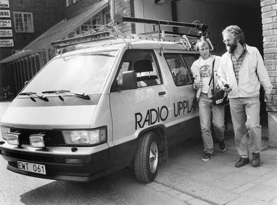 UPPSALA 1986 06 06 Radio Uppland reporters Bengt Götene right and Jon Hogdal left with their reporter bus outside the office in Uppsala, June 6, 1986, Jon Hogdal was the first journalist to report that scientists from the Forsmark nuclear power plant had discovered radioactive fallout from the Chernobyl nuclear power plant, in the then Soviet Union Uppsala Sweden x42x  Copyright: xRogerxTuresson EXP TTx SVERIGE TJERNOBYL KÄRNKRAFSOLYCKA 1986