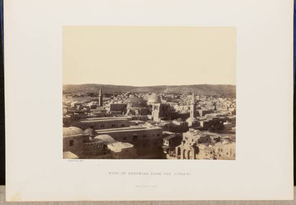 RECORD DATE NOT STATED Pool of Hezekiah from the Citadel. John Cramb, photographer (Scottish, active 1850s - 1860s) 1860 Elevated view of Jerusalem, with Hezekiah s Pool in the foreground, from the Tower of David. The domes of the Church of the Holy Sepulchre are visible between the minarets of the Mosque of Omar and the Khanqah al-Salahiyya. (Recto, mount) lower left, below print, letterpress in black ink: Cramb, Photo. 1860. Lower center, letterpress in black ink: POOL OF HEZEKIAH FROM THE CITADEL. William Collins, Glasgow. (Verso, mount) lower left, handwritten in pencil: IB 51.20 (CRA) Copyright: xpiemagsx piemagsrmnb13020224-3567 !ACHTUNG AUFNAHMEDATUM GESCHÄTZT!
