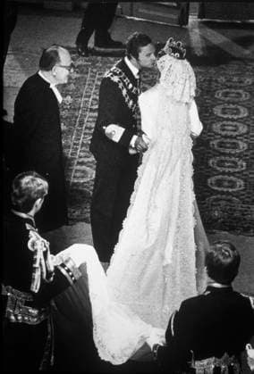 STOCKHOLM 19760619 File King Carl XVI Gustaf of Sweden married Silvia Sommerlath in the Great Church in Stockholm June 19 1976. The king kissed his future wife before the wedding. STOCKHOLM SWEDEN x16x *** STOCKHOLM 19760619 File King Carl XVI Gustaf of Sweden married Silvia Sommerlath in the Great Church in Stockholm June 19 1976 The king kissed his future wife before the wedding STOCKHOLM SWEDEN x16x  Copyright: xJonnyxGraanx xTTx DROTTNING SILVIA FYLLER 75 AR