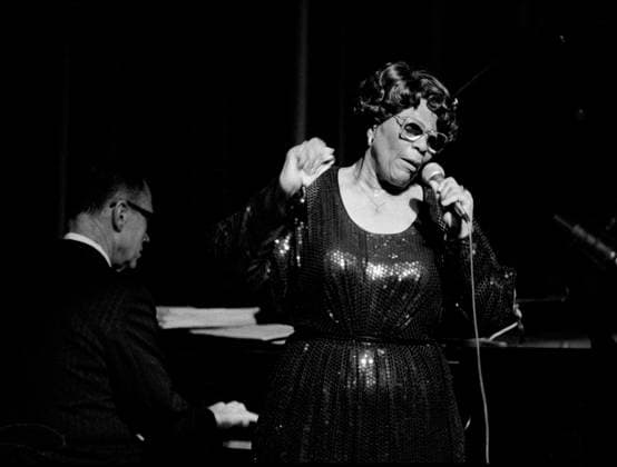 Köpenhamn 1982-10-03 Jazzsangerskan Ella Fitzgerald uppträder i Köpenhamn Köpenhamn Danmark x4x *** Copenhagen 1982 10 03 Jazz singer Ella Fitzgerald performs in Copenhagen Copenhagen Denmark x4x  Copyright: xTorbjörnxAnderssonx xEXPx xTTx ELLA FITZGERALD