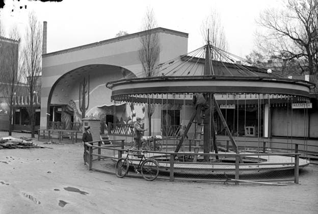 GÖTEBORG 1937-04-17. Ny karusell pa Liseberg. *** Local Caption *** GT Lada: Liseberg GÖTEBORG SVERIGE x2524x *** GÖTEBORG 1937 04 17 New carousel at Liseberg Local Caption GT Lada Liseberg GÖTEBORG SWEDEN x2524x  Copyright: xKamerareportage TTx KARUSELL