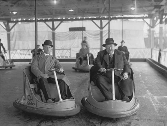Göteborg 14 maj 1928 eller 1929 - Liseberg. Lisebergschefen Herman Lindholm till vänster i radiobilarna - det är Lisebergs styrelse som träffas *** Local Caption *** GT Lada: Krep 2009-03 KAMERAREPORTAGE x2524x *** Gothenburg May 14, 1928 or 1929 Liseberg Liseberg manager Herman Lindholm to the left in the radio cars it is Lisebergs board that meets Local Caption GT Lada Krep 2009 03 KAMERAREPORTAGE x2524x  Copyright: xKamerareportage TTx