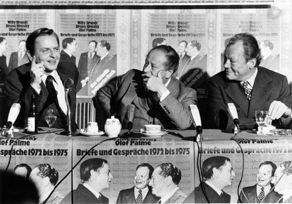 olof palme, politiker, sverige (s) statsminister, bruno kreisky, politiker, österrike och willy brandt, politiker, västtyskland. 1975-10-13 (c) Gunnar Bergkrantz Aftonbladet IBL Bildbyra * * * EXPRESSEN OUT * * * AFTONBLADET 2723 politik x2512x *** olof palme, politician, prime minister of sweden, bruno kreisky, politician, austria and willy brandt, politician, west germany 1975 10 13 c Gunnar Bergkrantz Aftonbladet IBL Bildbyra EXPRESSEN OUT AFTONBLADET 2723 politics x2512x  Copyright: xGunnarxBergkrantz Aftonbladet TTx ab_palme14.jpg