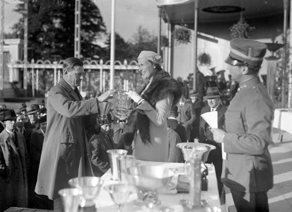 Göteborg - 1936-05-28 - Prisutdelning - Liseberg - troligen handlar det om korporationsidrott - korpidrott - *** Local Caption *** GT Lada 1936-maj-01 KAMERAREPORTAGE x2524x *** Gothenburg 1936 05 28 Award ceremony Liseberg probably it is about corporate sports corp sports Local Caption GT Lada 1936 May 01 KAMERAREPORTAGE x2524x  Copyright: xKamerareportage TTx