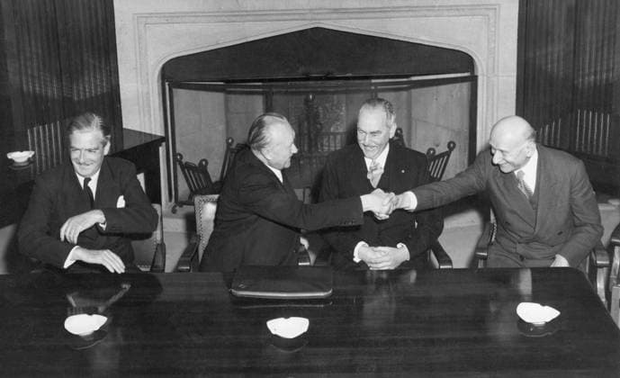 Orig. caption... FOREIGN MINISTERS IN BONN. The three Western Foreign Ministers arrived in Bonn on May 23 to sign the Allied-German contractual agreement which will replace the occupational statue in Germany. - The signing is scheduled to take place on Monday May 25th 1952. - Prior to the signing the three foreign ministers had a conference with German Federal Chancellor Konrad Adenauer to discuss the still unsettled points of the agreement which is called by many Germans the ersatz peace treaty. PHOTO SHOWS: L. to R. at the conference, Mr. Anthony Eden, Mr. Adenauer, Mr. Acheson and M. Schuman Anm. Dean Acheson US Secretary of State Robert Schuman French Foreign Minister Anthony Eden British Foreign Minister Konrad Adenauer West German Cha  Copyright: xXxXxXx FOREIGN MINISTERS