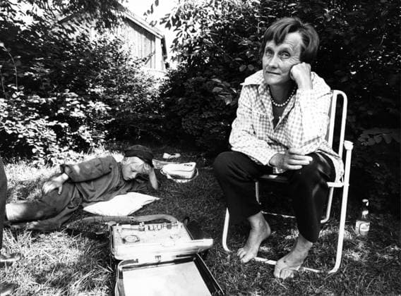 Astrid Lindgren sittande pa stol vid inspelningen av filmen tv Emil alias Jan Ohlsson vid bandspelare och med manus Film Nya hyss av Emil i Lönneberga 1972 (c) Kenneth Olson Sydsvenskan IBL BIldbyra sp_sw x2503x *** Astrid Lindgren sitting on chair at the recording of the film tv Emil alias Jan Ohlsson at tape recorder and with script Film Nya hyss av Emil i Lönneberga 1972 c Kenneth Olson Sydsvenskan IBL BIldbyra sp sw x2503x  Copyright: xKennethxOlsonx xSydsvenskanx xIBLxBIldbyrax
