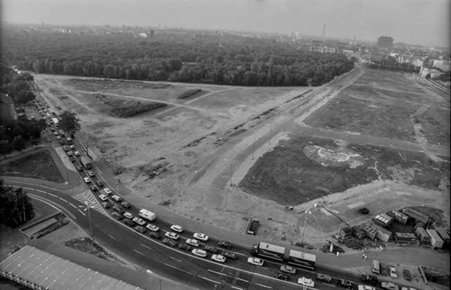 Potsdamer Platz Deutschland, Berlin, 17.10.1991, Areal der ehem, Ministergärten, vom Jumping - Kran aus gesehen, links: Tiergarten, Â *** Potsdamer Platz Germany, Berlin, 17 10 1991, area of the former ministerial gardens, seen from the jumping crane, left Tiergarten, Â