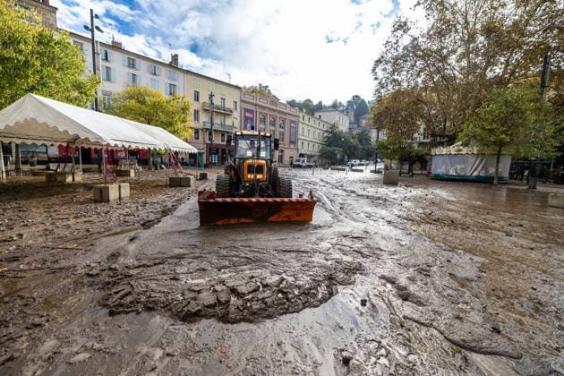 Bilder des Jahres 2024, News 10 Oktober News Themen der Woche KW42 News Bilder des Tages INONDATIONS A ANNONAY PHOTOPQR LE DAUPHINE Bertrand RIOTORD Annonay 18 10 2024 Annonay Ardèche , le 18 octobre 2024 Le center ville dAnnonay a été littéralement submergé par la Deûme lors dun épisode de précipitations intenses De nombreux magasins ont été inondés Photo Bertrand Riotord Le Dauphiné Libéré Oct 18th 2024 Heavy floods in southern France damage and cleaning after severe weather in Annonay Annonay Ardèche Rhône Alpes France  Copyright: xPHOTOPQR LExDAUPHINE MAXPPPxBertrandxRIOTORDx 20241018JDL2142 20241018JDL2142