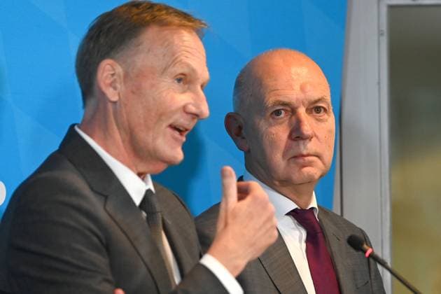 from left DFL Supervisory Board Chairman Hans Joachim Watzke, Bernd NEUENDORF DFB President , Press conference following the top-level discussion on violence in football Members of the Sports and Interior Ministers Conference meet representatives of DFL and DFB on 18 10 2024 in Munich