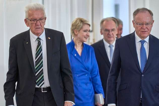 Wilfried Kretschmann, Manuela Schwesig, Reiner Haseloff and Stephan Weil at the awarding of the special level of the Grand Cross of the Order of Merit of the Federal Republic of Germany to President Biden for his commitment to German-American friendship and the transatlantic partnership at Bellevue Palace Berlin, 18 10 204 Foto:xU.xStammx xFuturexImagex ordensverleihung_4005