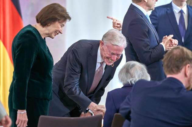 Horst Köhler with his wife Eva Luise Köhler at the awarding of the special level of the Grand Cross of the Order of Merit of the Federal Republic of Germany to President Biden for his commitment to German-American friendship and the transatlantic partnership at Bellevue Palace Berlin, 18 10 204 Foto:xU.xStammx xFuturexImagex ordensverleihung_4011
