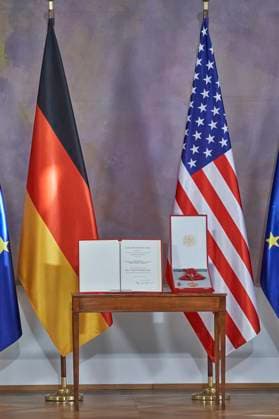 Award of the special level of the Grand Cross of the Order of Merit of the Federal Republic of Germany to President Biden for his commitment to German-American friendship and the transatlantic partnership at Bellevue Palace Berlin, 18 10 204 Foto:xU.xStammx xFuturexImagex ordensverleihung_4015
