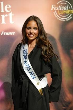 Alexcia Couly Miss AURA at the Lumière Festival 2024 award ceremony in Lyon on 18 10 2024 Photo Sandrine Thesillat PEOPLE Price Lumiere Festival Lumiere 2024 Lyon 10 18 2024 SandrineThesillat Panoramic 