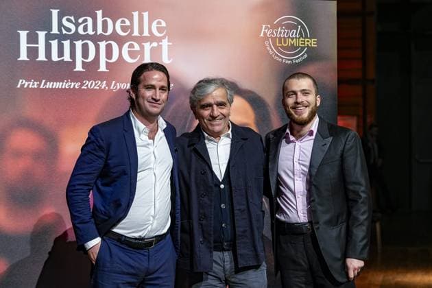 Ronald Chammah and Isabelle Hupperts sons attend the Lumière Festivals Prix Lumière 2024 award ceremony in Lyon on 10 18 2024 Photo Sandrine Thesillat Panoramic PEOPLE Price Lumiere Festival Lumiere 2024 Lyon 10 18 2024 SandrineThesillat Panoramic 