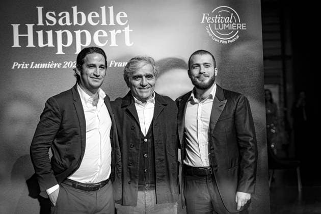 Ronald Chammah and Isabelle Hupperts sons attend the Lumière Festivals Prix Lumière 2024 award ceremony in Lyon on 10 18 2024 Photo Sandrine Thesillat Panoramic PEOPLE Price Lumiere Festival Lumiere 2024 Lyon 10 18 2024 SandrineThesillat Panoramic 