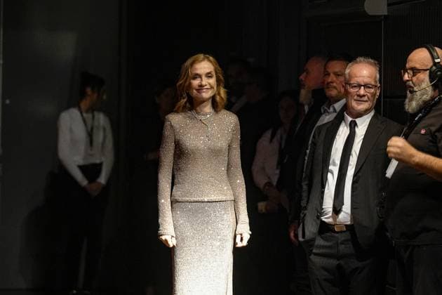 Isabelle Huppert attends the Lumière Festival 2024 award ceremony in Lyon on 10 18 2024 Photo Sandrine Thesillat Panoramic PEOPLE Price Lumiere Festival Lumiere 2024 Lyon 10 18 2024 SandrineThesillat Panoramic 