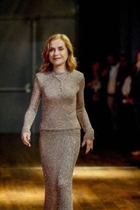 Isabelle Huppert attends the Lumière Festival 2024 award ceremony in Lyon on 10 18 2024 Photo Sandrine Thesillat Panoramic PEOPLE Price Lumiere Festival Lumiere 2024 Lyon 10 18 2024 SandrineThesillat Panoramic 