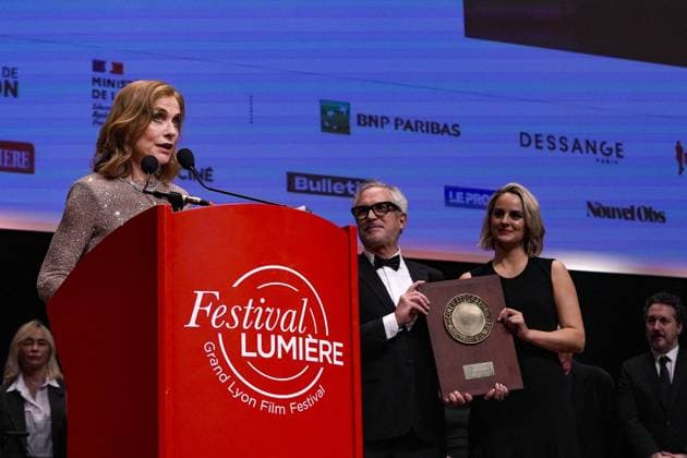 Isabelle Huppert receives the Prix Lumière 2024 at the Festival Lumière in Lyon on 10 18 2024 Photo Sandrine Thesillat Panoramic PEOPLE Price Lumiere Festival Lumiere 2024 Lyon 10 18 2024 SandrineThesillat Panoramic 