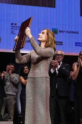Isabelle Huppert receives the Prix Lumière 2024 at the Festival Lumière in Lyon on 10 18 2024 Photo Sandrine Thesillat Panoramic PEOPLE Price Lumiere Festival Lumiere 2024 Lyon 10 18 2024 SandrineThesillat Panoramic 