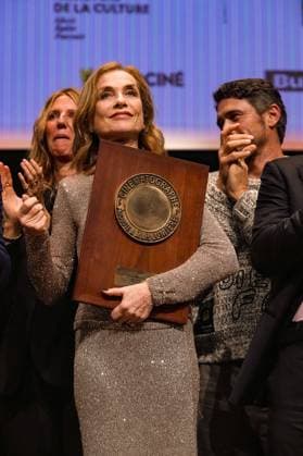 Isabelle Huppert receives the Prix Lumière 2024 at the Festival Lumière in Lyon on 10 18 2024 Photo Sandrine Thesillat Panoramic PEOPLE Price Lumiere Festival Lumiere 2024 Lyon 10 18 2024 SandrineThesillat Panoramic 
