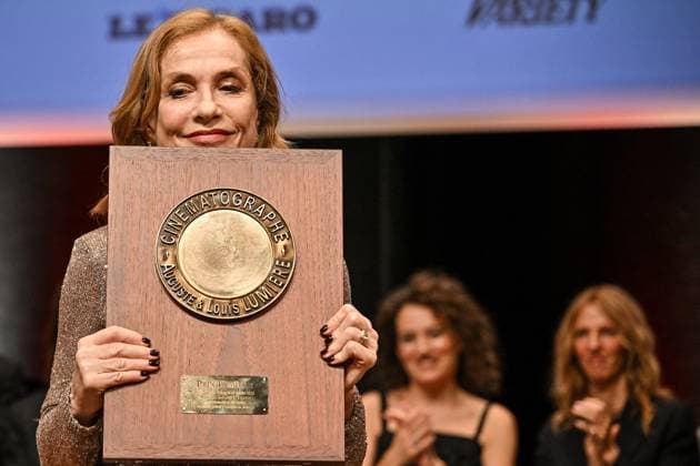 16th Lumiere Film Festival Lumiere Award Ceremony Isabelle Huppert attending the Lumiere Award Ceremony ( Prix Lumiere ) during the 16th Lumiere Film Festival in Lyon, France on October 18, 2024. Photo by Julien Reynaud APS-Medias ABACAPRESS.COM Lyon France  Copyright: xReynaudxJulien APS-Medias ABACAx