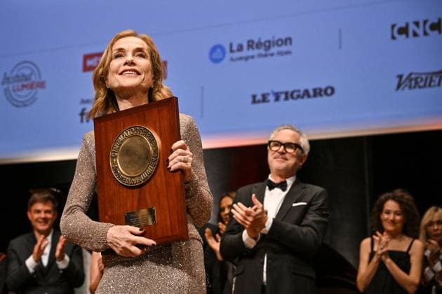 16th Lumiere Film Festival Lumiere Award Ceremony Isabelle Huppert attending the Lumiere Award Ceremony ( Prix Lumiere ) during the 16th Lumiere Film Festival in Lyon, France on October 18, 2024. Photo by Julien Reynaud APS-Medias ABACAPRESS.COM Lyon France  Copyright: xReynaudxJulien APS-Medias ABACAx
