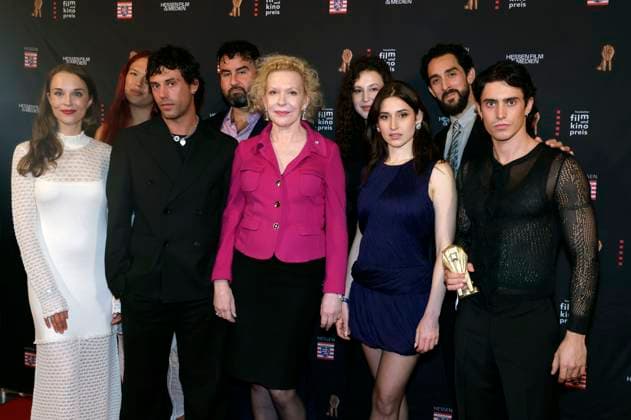 Sunnyi Melles with the cast and crew of Die Zweiflers at the 35th Hessischer Film und Kinopreis 2024 award ceremony at the Alte Oper Frankfurt am Main, 18 10 2024 Foto:xP.xBackx xFuturexImagex filmpres_hessen_4049