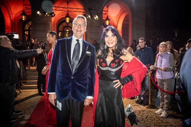 18 10 2024 xesx Frankfurt am Main, Alte Oper The Hessian Film and Cinema Award 2024 on the red carpet Dunja Rajter and her husband Michael Eichler ES