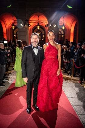 18 10 2024 xesx Frankfurt am Main, Alte Oper The Hessian Film and Cinema Award 2024 on the red carpet Presenter team Annabelle Mandeng and Rainer Ewerrien ES