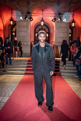 18.10.2024 xesx Frankfurt am Main, Alte Oper Der Hessische Film- und Kinopreis 2024 auf dem roten Teppich Schauspieler Tijan Njie *** 18 10 2024 xesx Frankfurt am Main, Alte Oper The Hessian Film and Cinema Award 2024 on the red carpet Actor Tijan Njie ES