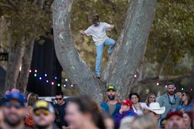 October 18, 2024, Sacramento, Ca, USA: Fans listen to Clint Black performance during the Golden Sky Music Festival at Discovery Park on Friday, Oct. 18, 2024 in Sacramento. Sacramento USA - ZUMAj89_ 20241018_zaf_j89_019 Copyright: xPaulxKitagakixJr.x