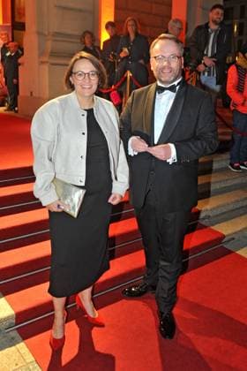 Hessian Film and Cinema Award 2024 Timon Gremmels and Anna Schoeppe on the occasion of the award ceremony of the Hessian Film and Cinema Award on 18 10 2024 in the Alte Oper, Frankfurt Main 20241018MWI010708