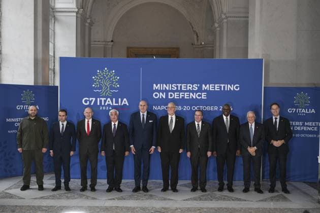 Bilder des Jahres 2024, News 10 Oktober News Themen der Woche KW42 News Bilder des Tages October 19, 2024, Napoli: ( L-R) Rustem Umerov Minister of Defense of Ukraine, Sebastien Lecornu Minister of the Armed Forces and Veterans of France, John Healey Secretary of State for Defense of United Kingdom, Gen_Nakatani Minister of Defense of Japan, Guido Crosetto Minister of defense of Italy , Bill Blair Minister of National Defense of Canada, Boris Pistorius Minister of defense of Germany, Lloyd J. Austin Secretary of Defense of United States of America, Josep Borrell, High Representative of the European Union for Foreign Affairs and Security Policy and Josep Borrell, High Representative of the European Union for Foreign Affairs and Security Policy at the G7 Ministers Meeting on defence in Naples, Italy, 19 october ANSA CIRO  - ZUMAa110 20241019_zaf_a110_028 Copyright: xCiroxFuscox