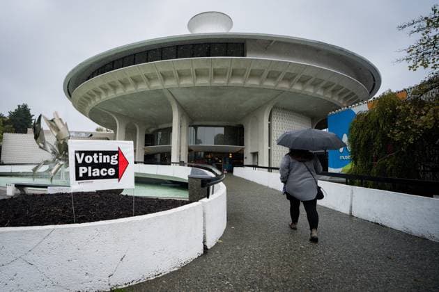 October 19, 2024, West Vancouver, Bc, CANADA: A person walks to a polling station to vote on election day in Vancouver, on Saturday, October 19, 2024. Polls are now open in British Columbia, where voters in today s provincial election face a choice that would have been unthinkable just a few months ago. West Vancouver CANADA  - ZUMAc35_ 20241019_zaf_c35_070 Copyright: xEthanxCairnsx