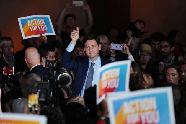 October 19, 2024, Vancouver, Bc, CANADA: B.C. NDP Leader David Eby makes his way to the stage to address supporters on election night in Vancouver, on Saturday, October 19, 2024. Vancouver CANADA  - ZUMAc35_ 20241019_zaf_c35_198 Copyright: xDarrylxDyckx