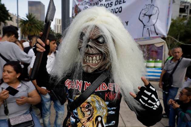 Zombie March In Mexico A woman dresses as an Iron Maiden during the Zombie March in Mexico City, Mexico, on October 19, 2024, which starts from the Monument to the Revolution to the Zocalo of the capital on the eve of Halloween and Day of the Dead. Mexico City Mexico City Mexico  Copyright: xGerardoxVieyrax originalFilename: vieyra-notitle241019_npFuG.jpg