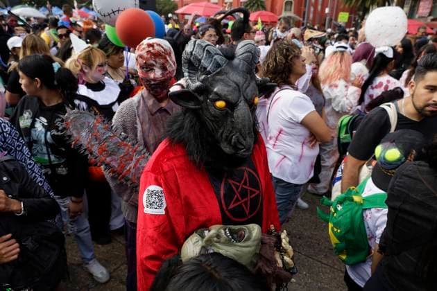 Zombie March In Mexico Dozens of people dressed in costume participate in the Zombie March in Mexico City, Mexico, on October 19, 2024, which starts from the Monument to the Revolution to the Zocalo of the capital on the eve of Halloween and Day of the Dead in Mexico. Mexico City Mexico City Mexico  Copyright: xGerardoxVieyrax originalFilename: vieyra-notitle241019_npjvs.jpg