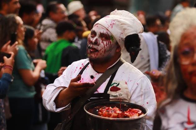 A person disguised taking part during the annual Zombie walk 2024 Mx, from the Monument to the Revolution to the main square Zocalo in Mexico City. on October 19, 2024 in Mexico City, Mexico. Mexico City Mexico - ZUMAe321 20241019_zia_e321_007 Copyright: xCarlosxSantiagox
