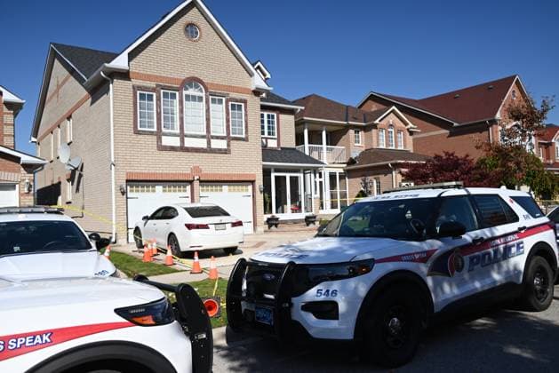 Police Provide Update On Targeted Fatal Shooting In Markham, Canada - 20 Oct 2024 An evidence marker highlighting blood, flip flops and a gold chain that was found at the crime scene is present in Markham. The York Regional Police Homicide Unit are seeking suspects after a man was fatally shot in his driveway in the City of Markham. Saturday evening, after approximately 6:30 p.m. police responded to the area of 14th Avenue and McCowan Road. When officers arrived on scene, they located a man who has been identified as 44-year-old Partheepan Panchalingam from Markham suffering from gunshot wounds in the driveway of his residence. The victim was pronounced dead at the scene. Investigators are looking for at least one suspect, wearing dark clot Copyright: xKylexMazzax xSOPAxImagesx IMG_5915.jpeg