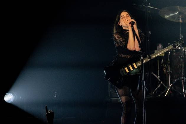 Entertainment Themen der Woche KW42 Entertainment Bilder des Tages St Vincent performs in Madrid Artist St Vincent during a concert at Sala La Riviera, on October 20, 2024, in Madrid Spain Anne Erin Annie Clark, better known by her stage name St Vincent, is an American singer-songwriter and multi-instrumentalist She has won three Grammy Awards for Best Rock Song, Best Packaging Design and Best Alternative Music Album 20 OCTOBER 2024 Madrid Madrid Madrid Spain  Copyright: xRicardoxRubiox 6289132
