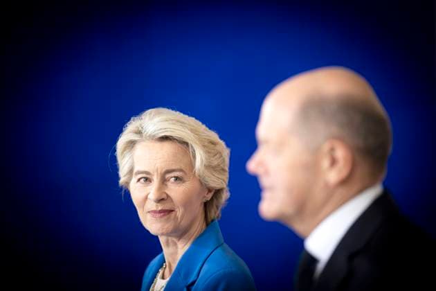 Ursula von Der Leyen, Olaf Scholz - Berlin Process Summit 2024 DEU, Deutschland, Germany, Allemande, Berlin, 14.10.2024 Ursula von der Leyen , Praesidentin der Europaeischen Kommission , und Olaf Scholz , Bundeskanzler von Deutschland SPD (rechts), waehrend der Pressekonferenz im Anschluss an den Berliner Prozessgipfel Berlin Prozess zum Westbalkan 2024 im Bundeskanzleramt in Berlin Deutschland . Der Berliner Prozess ist eine 2014 gegruendete internationale Initiative, die die Entwicklung in den sechs westlichen Balkanstaaten Albanien, Serbien, Montenegro, Kosovo, Nordmazedonien und Bosnien und Herzegowina in den Bereichen Zivilgesellschaft, Jugend und Wirtschaft foerdert. en: Ursula von der Leyen , European Commission President , and Olaf