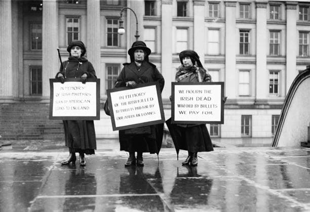 RECORD DATE NOT STATED Protestors with Signs, In Memory of Irish Martyrs Slain by American Loans to England, etc., Washington DC, USA, circa 1915 Protestors with Signs, In Memory of Irish Martyrs Slain by American Loans to England, etc., Washington DC, USA, circa 1915. Copyright: 1010_05_ghi-circa01089