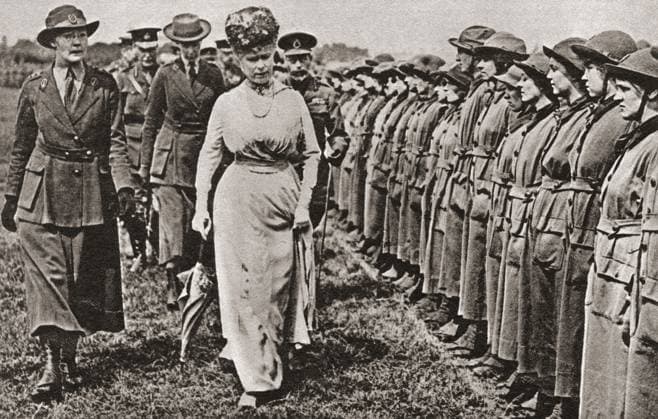 RECORD DATE NOT STATED Queen Mary inspecting the W.A.A.C s at Aldershot in 1916 during WWI. Queen Mary inspecting the W.A.A.C s (Women s Auxiliary Army Corps) at Aldershot in 1916 during WWI. Mary of Teck, 1867 - 1953. Queen consort of the United Kingdom as the wife of King George V. From The Pageant of the Century, published 1934. Copyright: KenxWelshx xDesignxPics 902_05_13257622HighRes
