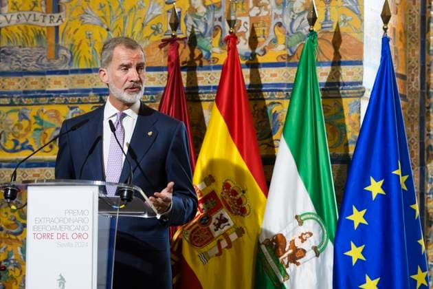 Entertainment Bilder des Tages Spanish King Felipe VI gives a speech after receiving the Honour Distintion of the Latinamerican Awards of the Golden Tower during an act held in Seville, Spain 21 October 2024. Spanish King Felipe VI receives the Honour Distintion of the Latinamerican Awards of the Golden Tower !ACHTUNG: NUR REDAKTIONELLE NUTZUNG!  Copyright: xRaulxCarox GRAFAND4007 20241021-55015001418_1