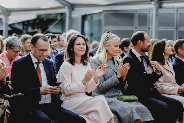 News Themen der Woche KW43 News Bilder des Tages Annalena Baerbock (Buendnis 90 Die Gruenen), Bundesaussenministerin, und Kronprinzessin Mette-Marit von Norwegen, aufgenommen im Rahmen des Festaktes zu 25 Jahren Nordische Botschaften in Berlin, 21.10.2024. Fotografiert im Auftrag des Auswaertigen Amtes. Berlin Deutschland *** Annalena Baerbock Buendnis 90 Die Gruenen , Federal Foreign Minister, and Crown Princess Mette Marit of Norway, photographed at the ceremony to mark 25 years of Nordic embassies in Berlin, 21 10 2024 Photographed on behalf of the Federal Foreign Office Berlin Germany Copyright: xFlorianxGaertner AAx