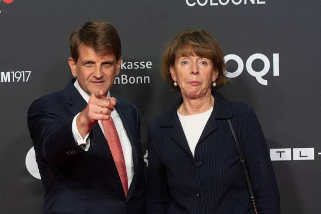 Entertainment Themen der Woche KW43 Entertainment Bilder des Tages Photocall Of Die Unbeugsamen Henriette Reker, the mayor of Cologne, and Leopold Hoesch, the film producer, are seen on the red carpet during the photocall of Die Unbeugsamen at the Cologne Film Festival 2024 at Film Palast, in Cologne, Germany, on October 21, 2024. cologne Germany  Copyright: xYingxTangx originalFilename: tang-notitle241021_np7iJ.jpg