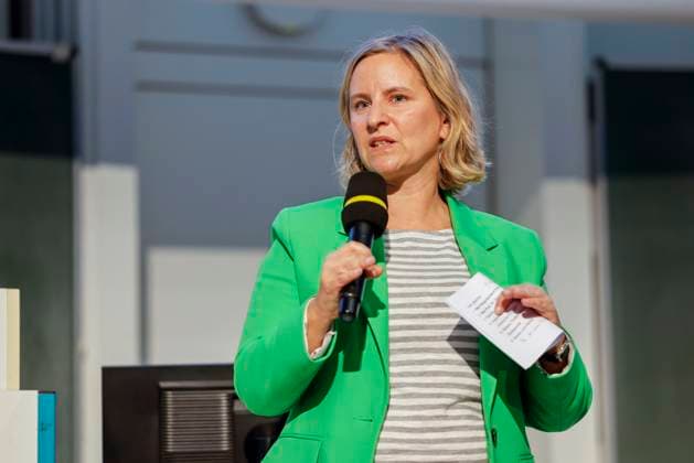 Visions for Climate, Vorlesungsreihe über die Klimakrise an der Johannes Gutenberg-Universität in Mainz gestartet. Begrüssung Katrin Eder, Ministerin für Klimaschutz, Umwelt, Energie und Mobilität des Landes Rheinland-Pfalz. 21.10.24 *** Visions for Climate, lecture series on the climate crisis launched at Johannes Gutenberg University in Mainz Welcoming speech by Katrin Eder, Minister for Climate Protection, Environment, Energy and Mobility of the State of Rhineland-Palatinate 21 10 24