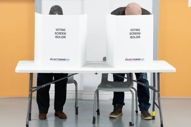 October 21, 2024, Fredericton, Nb, Canada: Voters cast their ballot in the New Brunswick provincial election at a polling location in Fredericton, N.B. on Monday, October 21, 2024. Fredericton Canada  - ZUMAc35_ 20241021_zaf_c35_091 Copyright: xDarrenxCalabresex