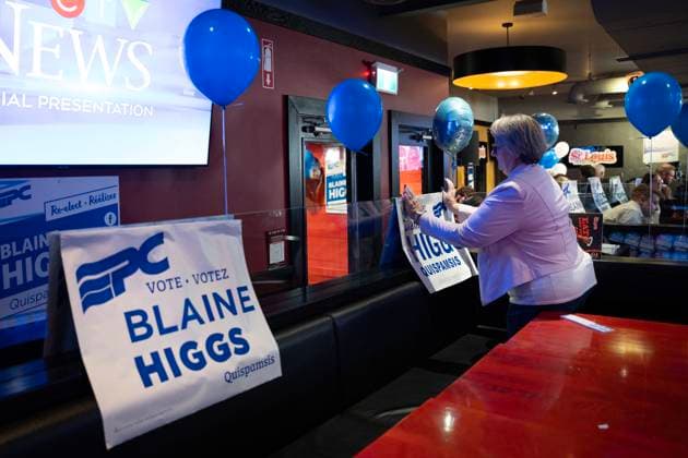 October 21, 2024, Quispamsis, Nb, Canada: Supporters of New Brunswick Progressive Conservative Party Leader Blaine Higgs prepare for a results party at a bar during the provincial election in Quispamsis, N.B., Monday, Oct. 21, 2024. Quispamsis Canada  - ZUMAc35_ 20241021_zaf_c35_097 Copyright: xDarrenxCalabresex