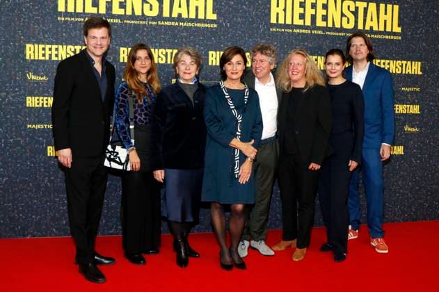 Bilder des Jahres 2024, Entertainment 10 Oktober Entertainment Themen der Woche KW43 Benjamin Herrmann, Paulina Fröhlich, Kirsten Niehuus, Sandra Maischberger, Andreas Veiel, Christiane Hinz, Andrea Despot und Enzo Maaß bei der Premiere des Dokumentarfilms Riefenstahl im Delphi-Filmpalast am Zoo. Berlin, 21.10.2024 *** Benjamin Herrmann, Paulina Fröhlich, Kirsten Niehuus, Sandra Maischberger, Andreas Veiel, Christiane Hinz, Andrea Despot and Enzo Maaß at the premiere of the documentary Riefenstahl at the Delphi Filmpalast am Zoo Berlin, 21 10 2024 Foto:xA.xBuggex xFuturexImagex riefenstahl_4220